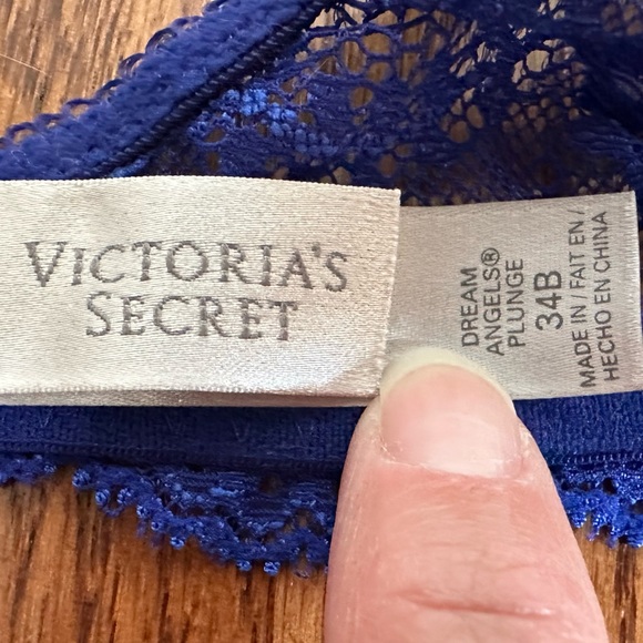 Victoria’s Secret Dream Angels Plunge Bra - Picture 3 of 3